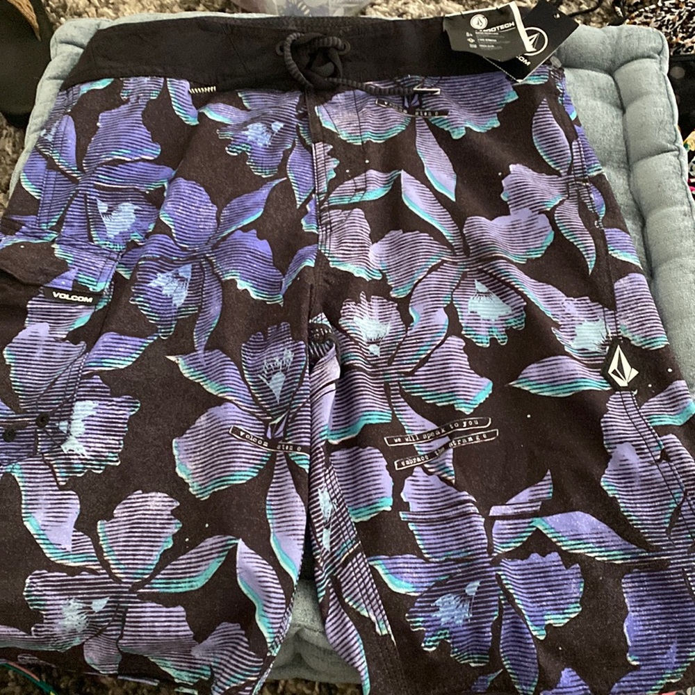 👾Volcom Trunks👾30”